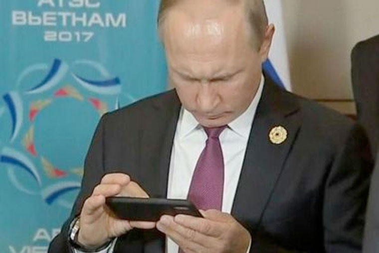 Новенький Айфон добрался и до Путина